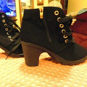NEW - WOMENS SZ 6.5 STACKED HEEL ZIP / BUCKLE BOOT - BLACK